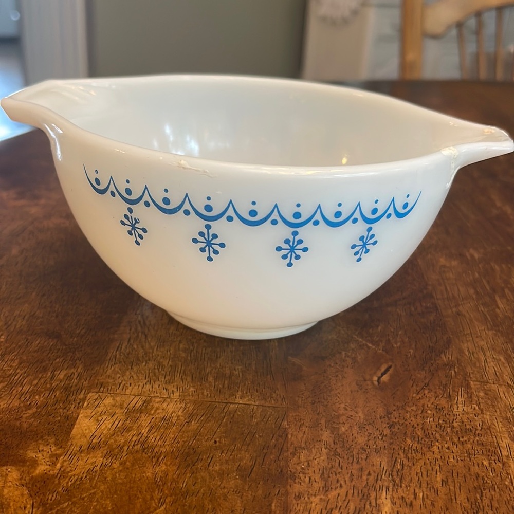 Snowflake blue1.5 pint mixing bowl